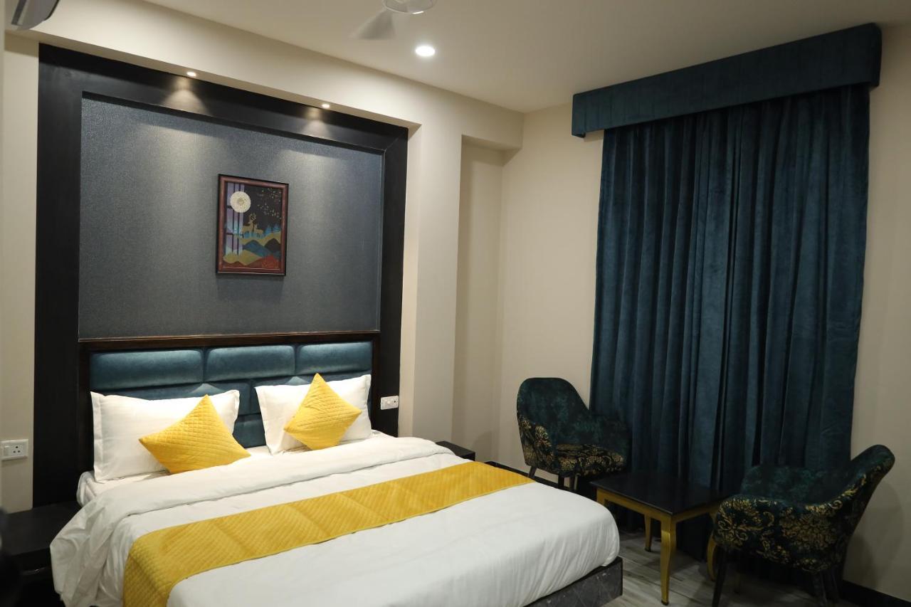 Hotel The Bell Ludhiana Bagian luar foto